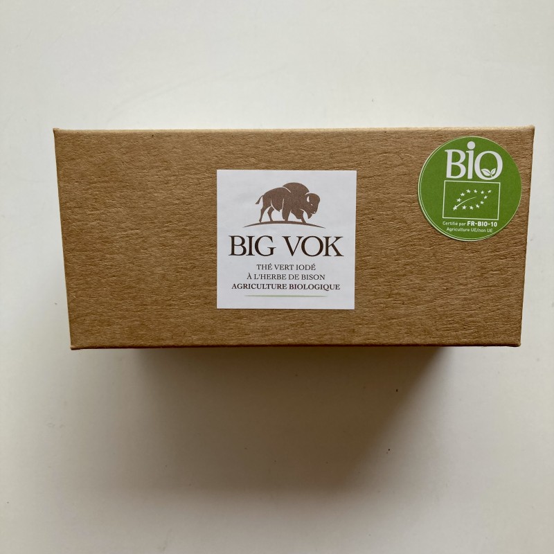 Thé vert Sencha bio à l’herbe de bison boîte 40g avec filtre Big Vok OGONA Thé vert Sencha bio à l’herbe de bison boîte 40g avec filtre Big Vok OGONA